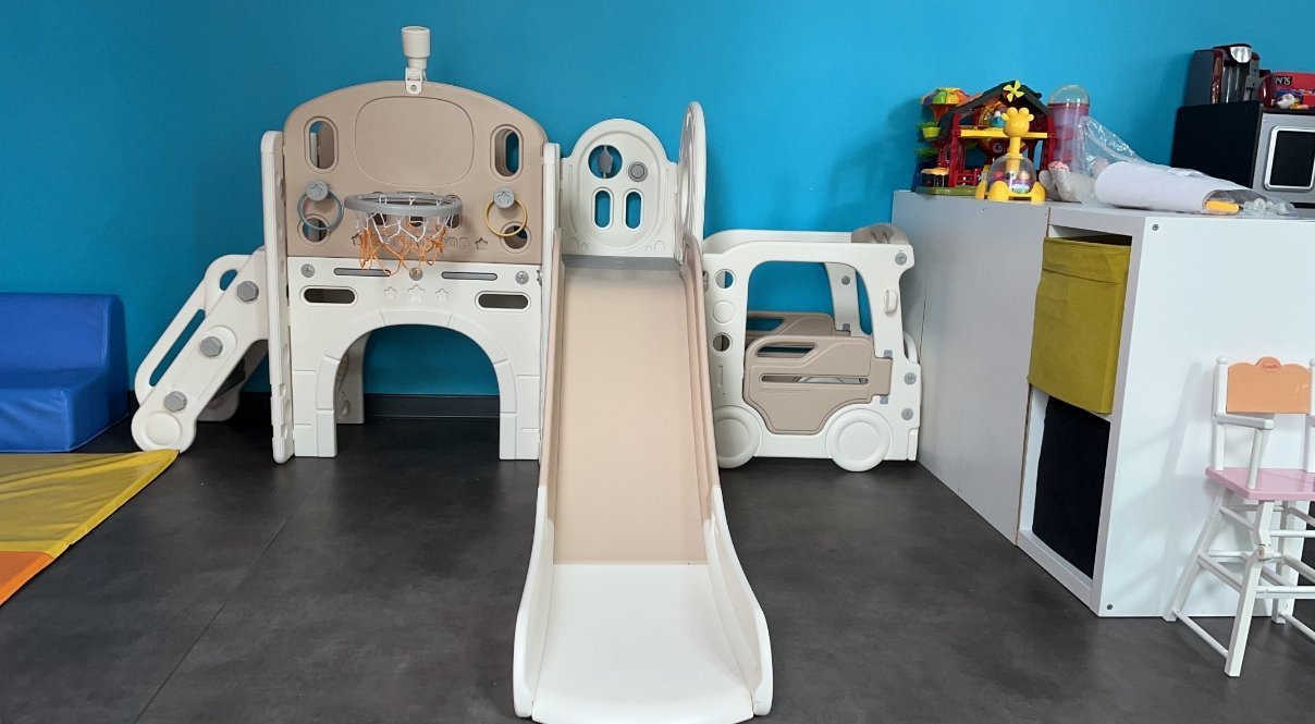 L\'espace motricité avec son toboggan